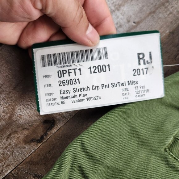 Womens LL Bean size 12 Petite Green Classic Fit Stretch Capri Pants 20.5" inseam - Picture 10 of 11